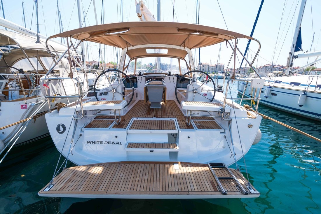 Segelboot Oceanis 41.1 White Pearl Ab 1216,5 EUR Mieten In Marina ...